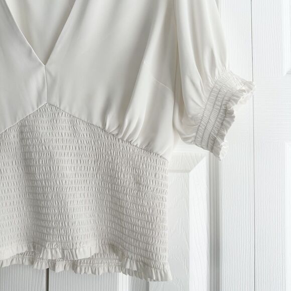 Gianni Bini Blouse Size XL Ivory Delia Smocked V-Neck Cropped Peasant Boho Style - Picture 3 of 9